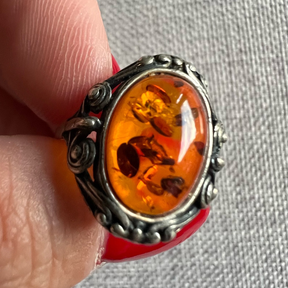 Elegant Vintage Sterling Silver and Amber Ring Size 8 3.2g